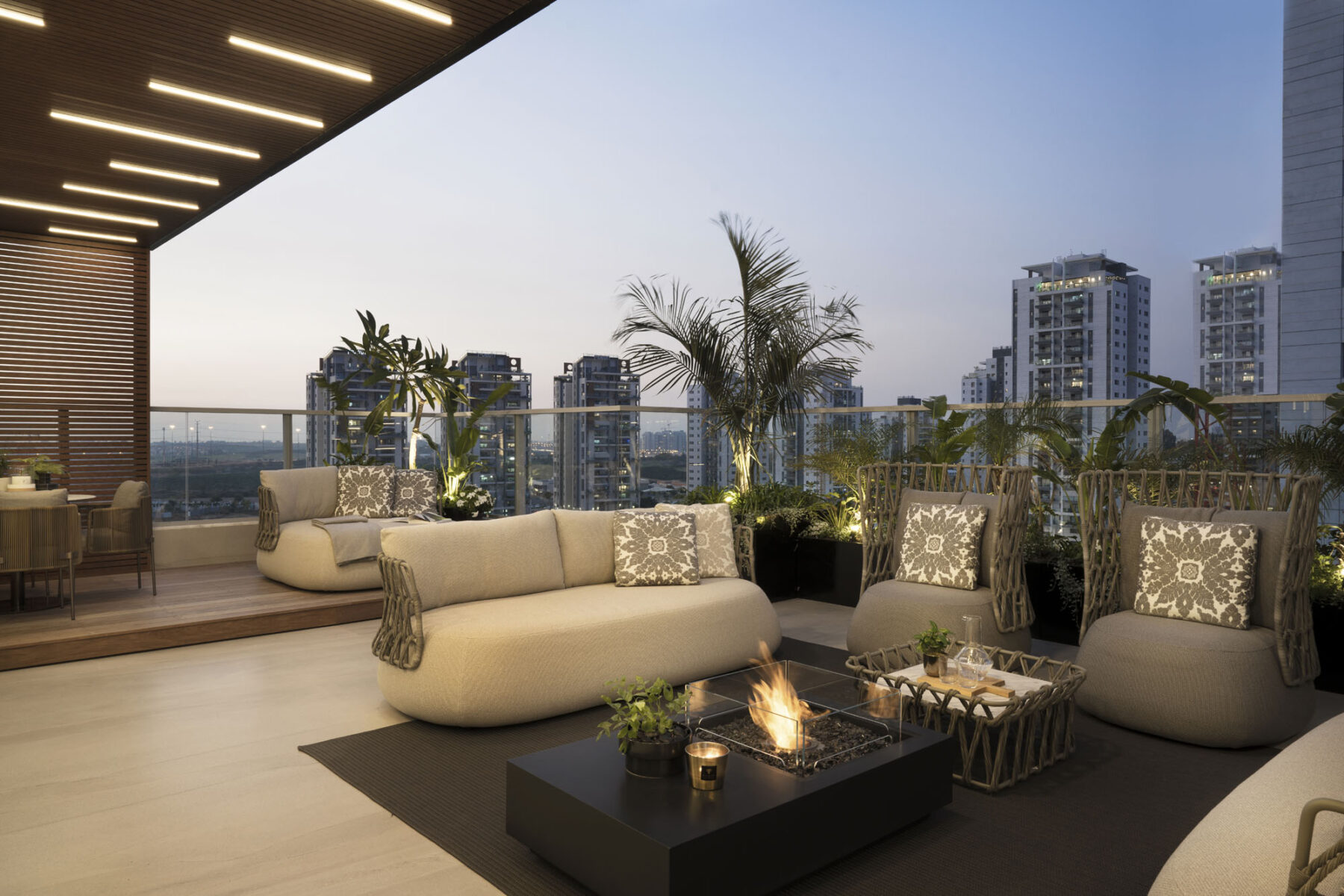 עיצוב גינות גג עם גרין טאץ'